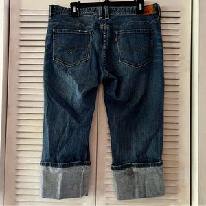 Levi’s 531 Low Skinny Distressed Capri Jeans